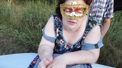 Вывез тёщу на природу прокатить на члене