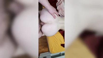 Любимую жену  насаживаю  в очко и на два ствола