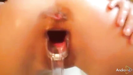 Открыл пизду зеркалом до самого дна